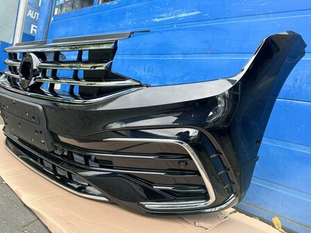 Geschikt voor Tiguan R Line Voorbumper Nieuw zwart gespoten