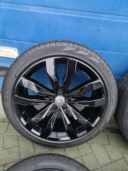 Tiguan Velg 20 inch set Suzuka Velgen en Banden 5NA601025G