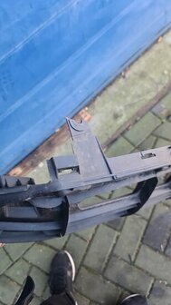 E-Tron 4KE Bumperinleg Sluitdeel Voorbumper 4KE807233