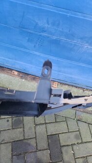 E-Tron 4KE Bumperinleg Sluitdeel Voorbumper 4KE807233