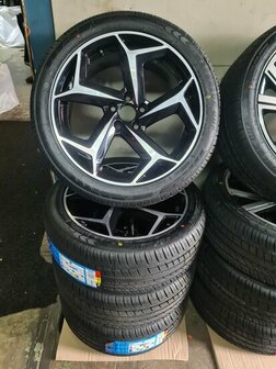 Geschikt voor Polo R Line 2G 6R 6C Bonneville Look Velgen zomerset 215/45/17 91W