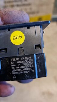 AUX/USB aansluiting 2G6035718