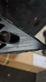 Leon 5F 17+ Luchtgrill onder acc gebruikt