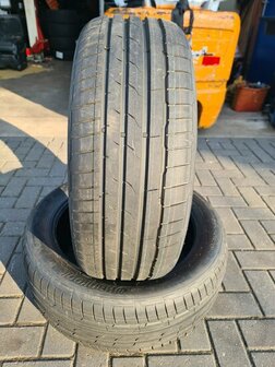 2x Hankook zomer banden Nieuw dot 2024 235/50/20 100T