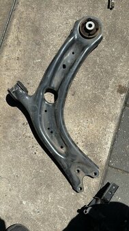Tiguan Draagarm Links 3Q0407153D