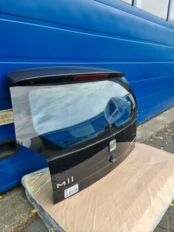 Mii achterklep met ruit zwart