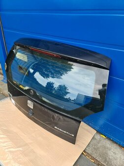 Mii achterklep met ruit zwart