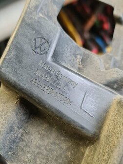 Tiguan bumper houder Links