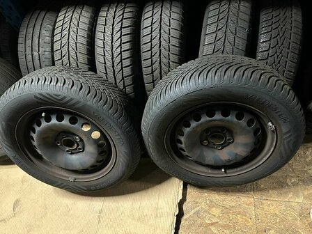 2x Polo 2G ibiza 6F winterbanden vredestein 185 65 15