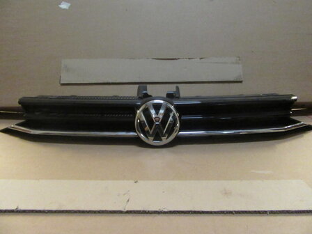 VW Touran 2016  Grill 5TA853651M