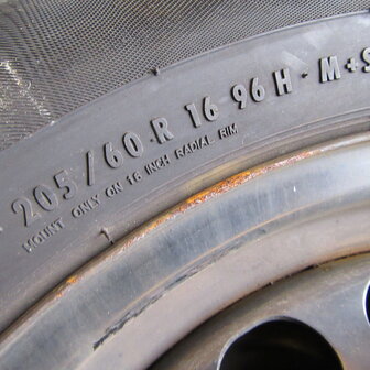VW Sharan Conti Winterbanden M S 205/60/16 7N0601027B