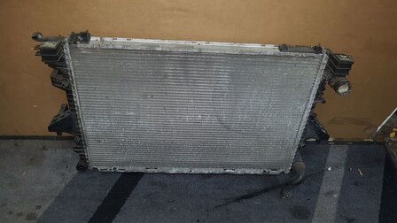  Radiateur Voor VW T5 Transporter 2.5 TDI AXD.AXE.BNZ.BPC 7H0121253G 7H0121253J