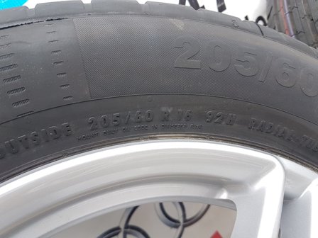 VW Polo 6R 6C 2G 9N3 Velgen Zomerset Continental Nieuw 205/60 R16