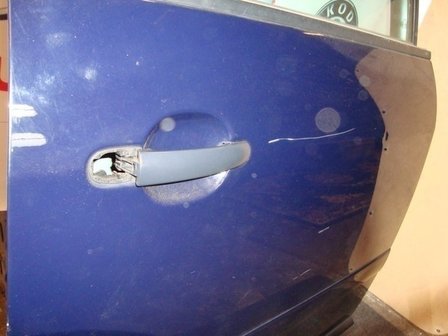 Audi A2 portier deur rechts achter blauw krasjes kaal