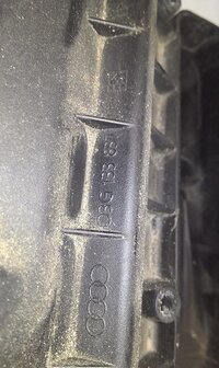 Audi A4 8E Luchtfilter huis 03G133837 03G133835