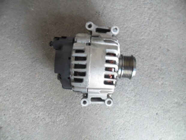 VW VAG Dynamo Tiguan Golf Polo Audi A3 04C903021A