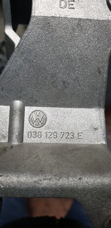 VW Golf Bora Caddy motersteun 038129723E