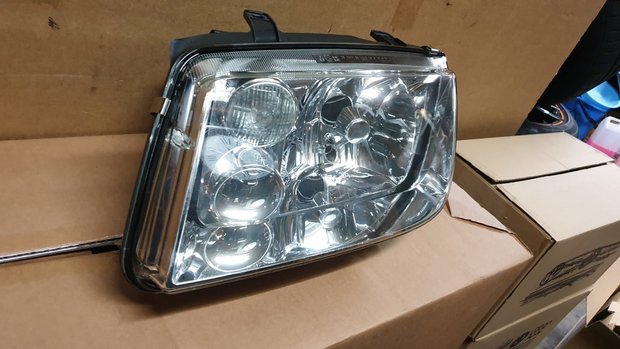 Koplamp VW Bora NIEUW Orgineel HELLA 1J5941017BG 