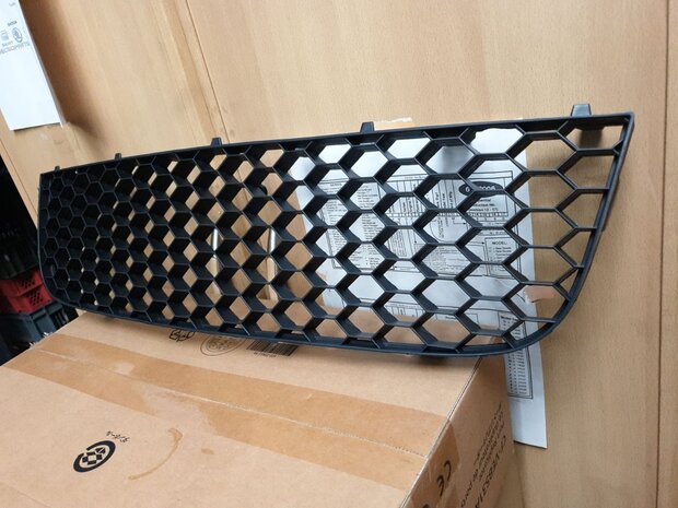 VW Golf 5 Jetta LUCHTGRILLE 1K0853677B