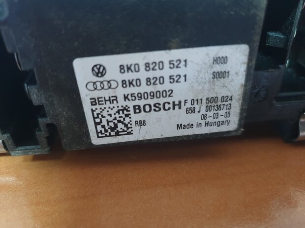 Kachel Weerstand 8K0820521 