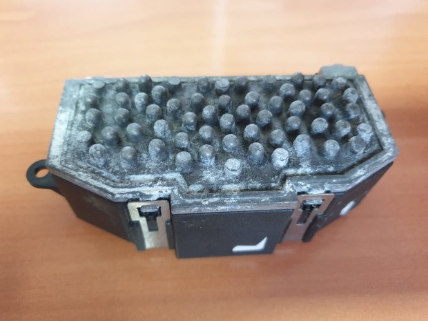 Kachel Weerstand 8K0820521 