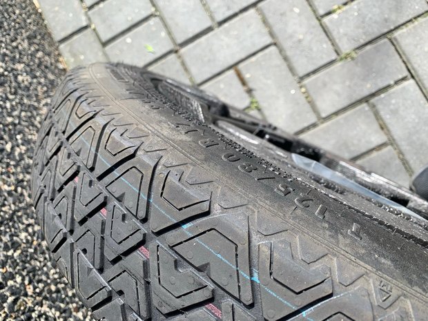 Volvo S80 Thuiskomer  met krik 17 inch 125/80/17 21708006191