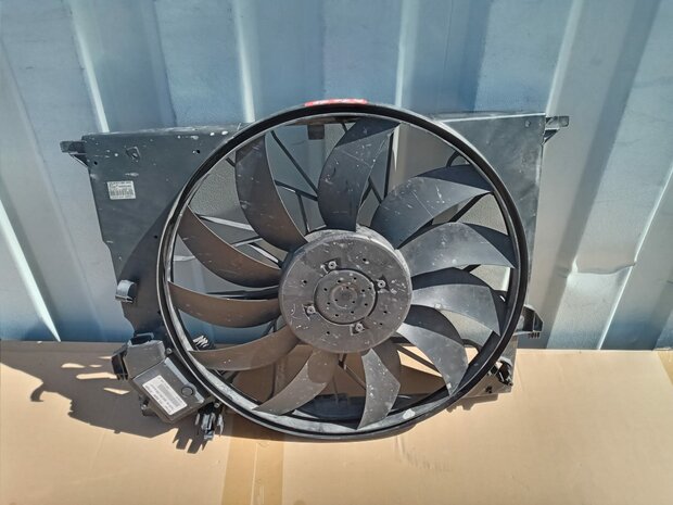 Mercedes E 320 cdi Koelvin Ventilator A2115000993 A2205000193