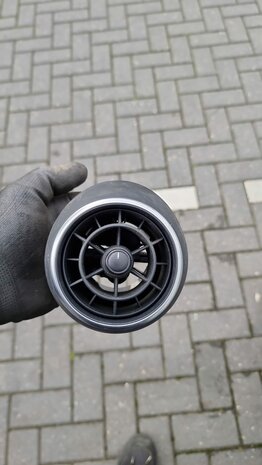 Audi A1 8X Luchtrooster Dashboard 8X1820951