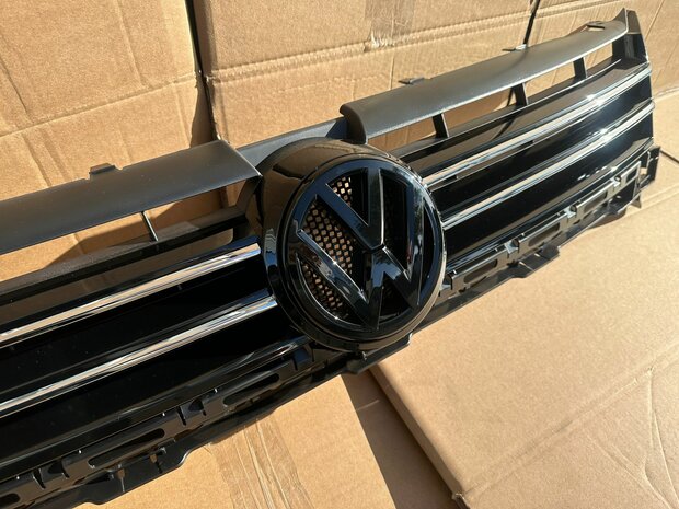 VW Caddy Touran 2010 tot 2015 Grill met logo 1T0853651AS