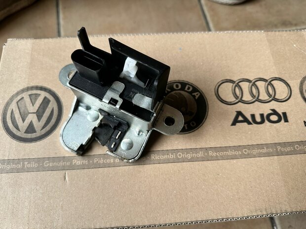 VW Golf 7 Achterklepslot nieuw orgineel