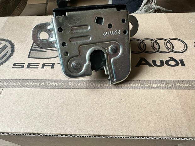 VW Golf 7 Achterklepslot nieuw orgineel