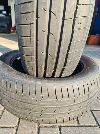 2x Hankook zomer banden Nieuw dot 2024 235/50/20 100T