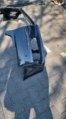 Audi A4 8W Voorbumper 4xPDC 8W0807437