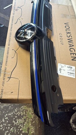 VW Golf 8 R R-Line Grille Hoogglans Zwart ACC Led 5H0853651