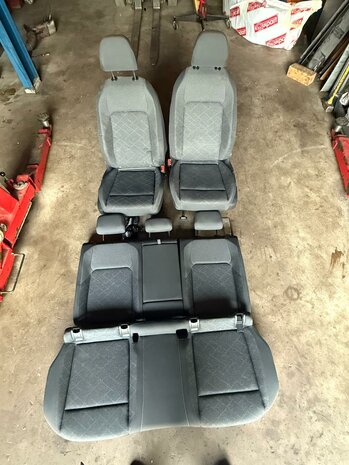 Volkswagen Golf 8 interieur in nieuw staat stoelverwarming