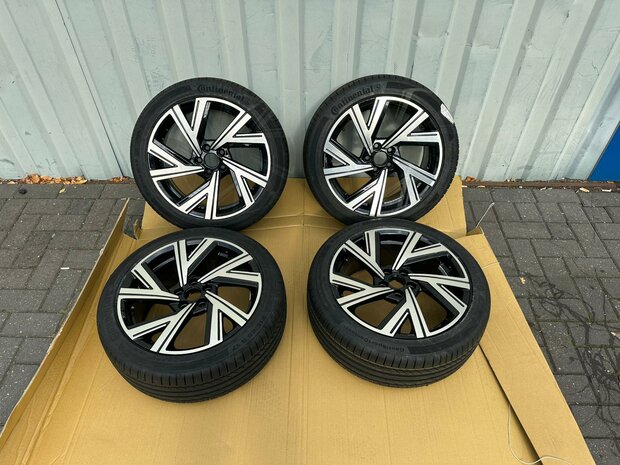 VW Polo R Line 2G Bergamo Look Velgen zomerset Conti Nieuw 215/45/17 91W
