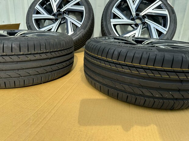 VW Polo R Line 2G Bergamo Look Velgen zomerset Conti Nieuw 215/45/17 91W