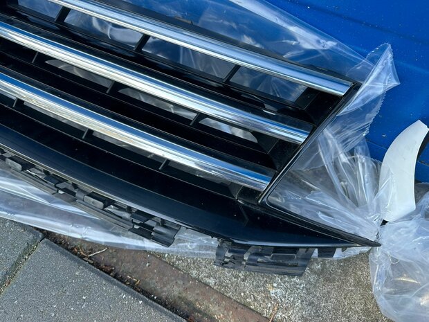 Vw Caddy 4 Grill gebruikt orgineel 2K5853653A 2K5853651C 2015+