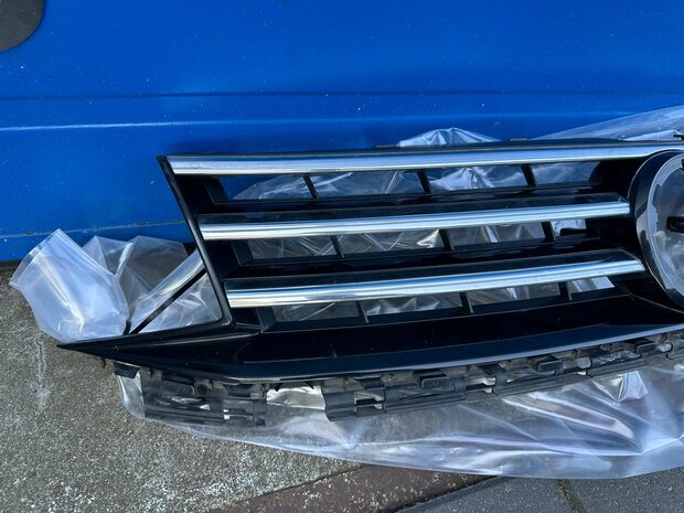 Vw Caddy 4 Grill gebruikt orgineel 2K5853653A 2K5853651C 2015+