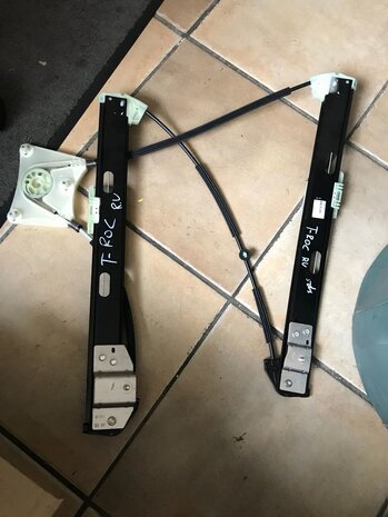VW T-Roc rechts voor raammechanisme 2GA837462F