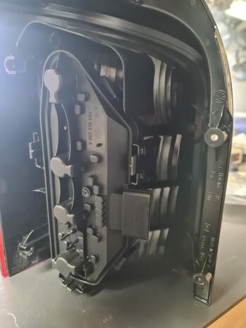 T5, transporter achterlicht rechts achterklep nieuw 7H5945096N 7H5945096K