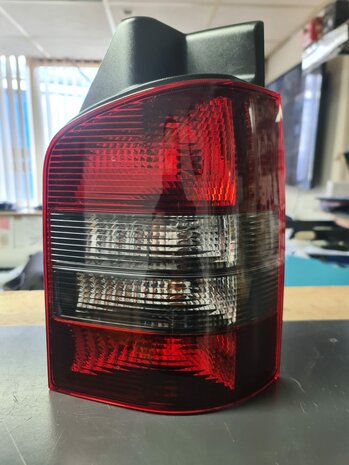 T5, transporter achterlicht rechts achterklep nieuw 7H5945096N 7H5945096K