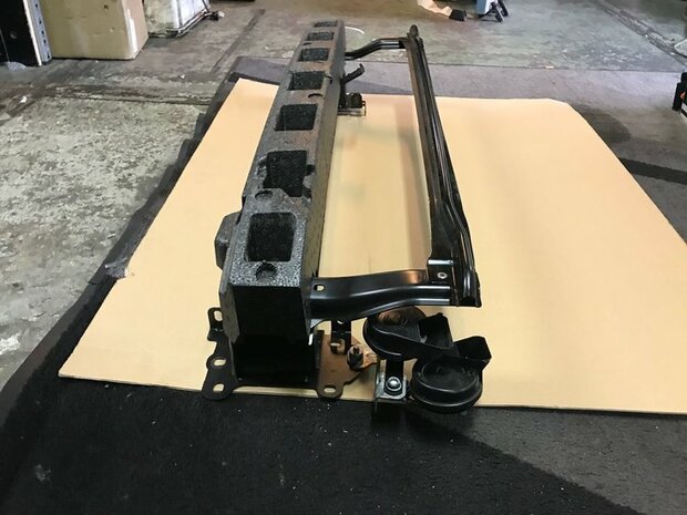 UP Voorbumper balk 12E807111