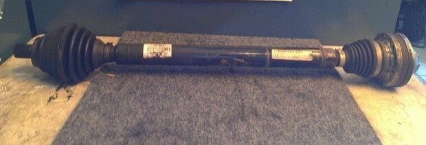 Aandrijfas rechts 1K0407272PM 1.6TDI CAY 7 traps automaat