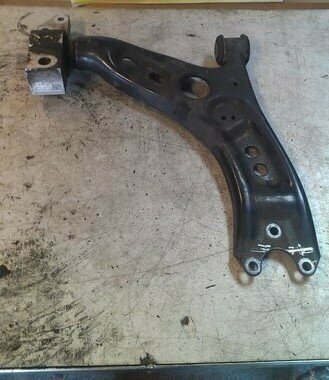 Golf 5 A3 Draagarm steun staal 1K0407166C Rechts onder