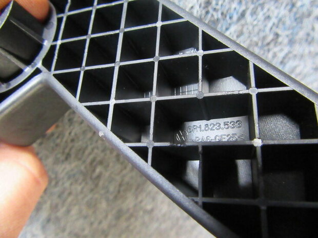 VAG Greep voor klepslotkabel+Steunplaat 6R1823533