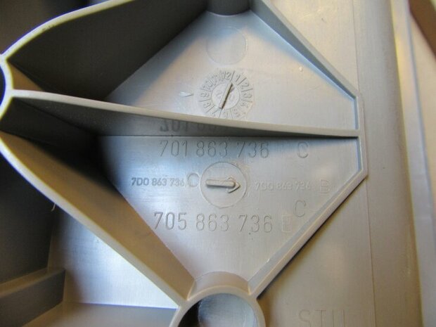 T4 vloer stap rechts 701863736C 705863736C