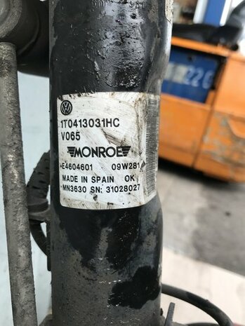 Golf Scirocco veerpoot Rechts voor 1T0413031HC 1T0412022DA