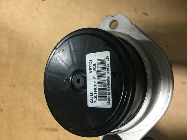 Touareg Q7 Cayenne motorsteun 7L8199131F