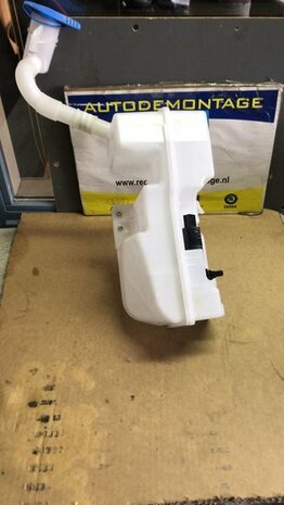 Ruitensproeiertanken voor Caddy 2016 2K5955453C 2K5955453B